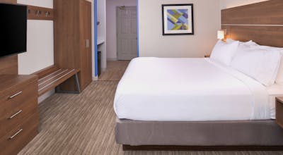 Holiday Inn Express & Suites Omaha - 120th And Maple