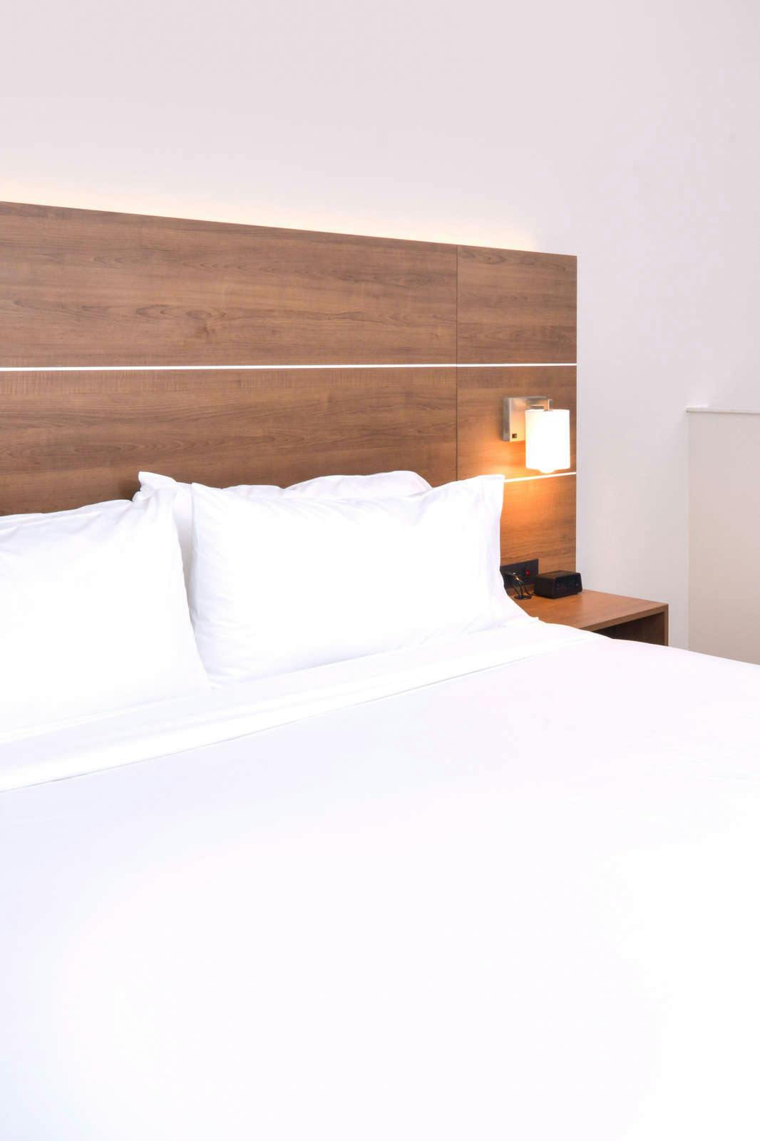 Hotel Holiday Inn Express & Suites Omaha - 120th And Maple photo 3