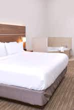 Hotel Holiday Inn Express & Suites Omaha - 120th And Maple photo 2