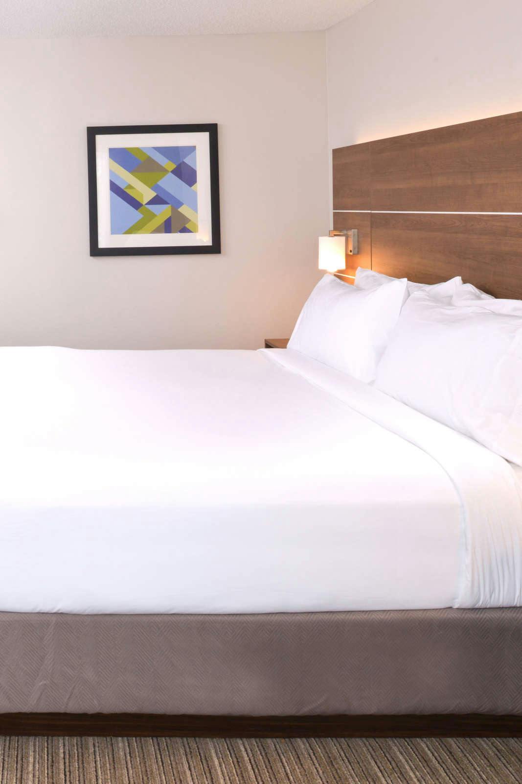 Hotel Holiday Inn Express & Suites Omaha - 120th And Maple photo 4