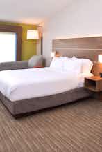 Hotel Holiday Inn Express & Suites Omaha - 120th And Maple photo 5