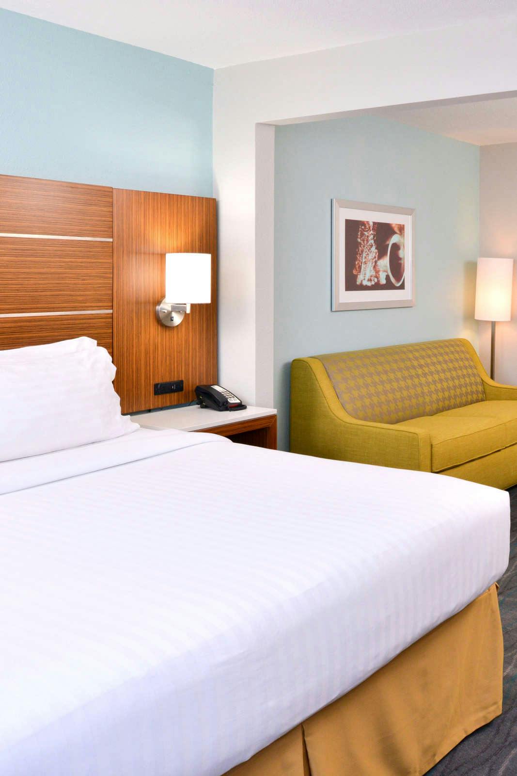 Hotel Holiday Inn Express Austin North Central photo 1