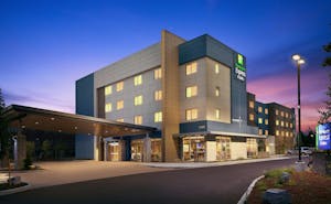 Holiday Inn Express & Suites Portland Airport - Cascade Station