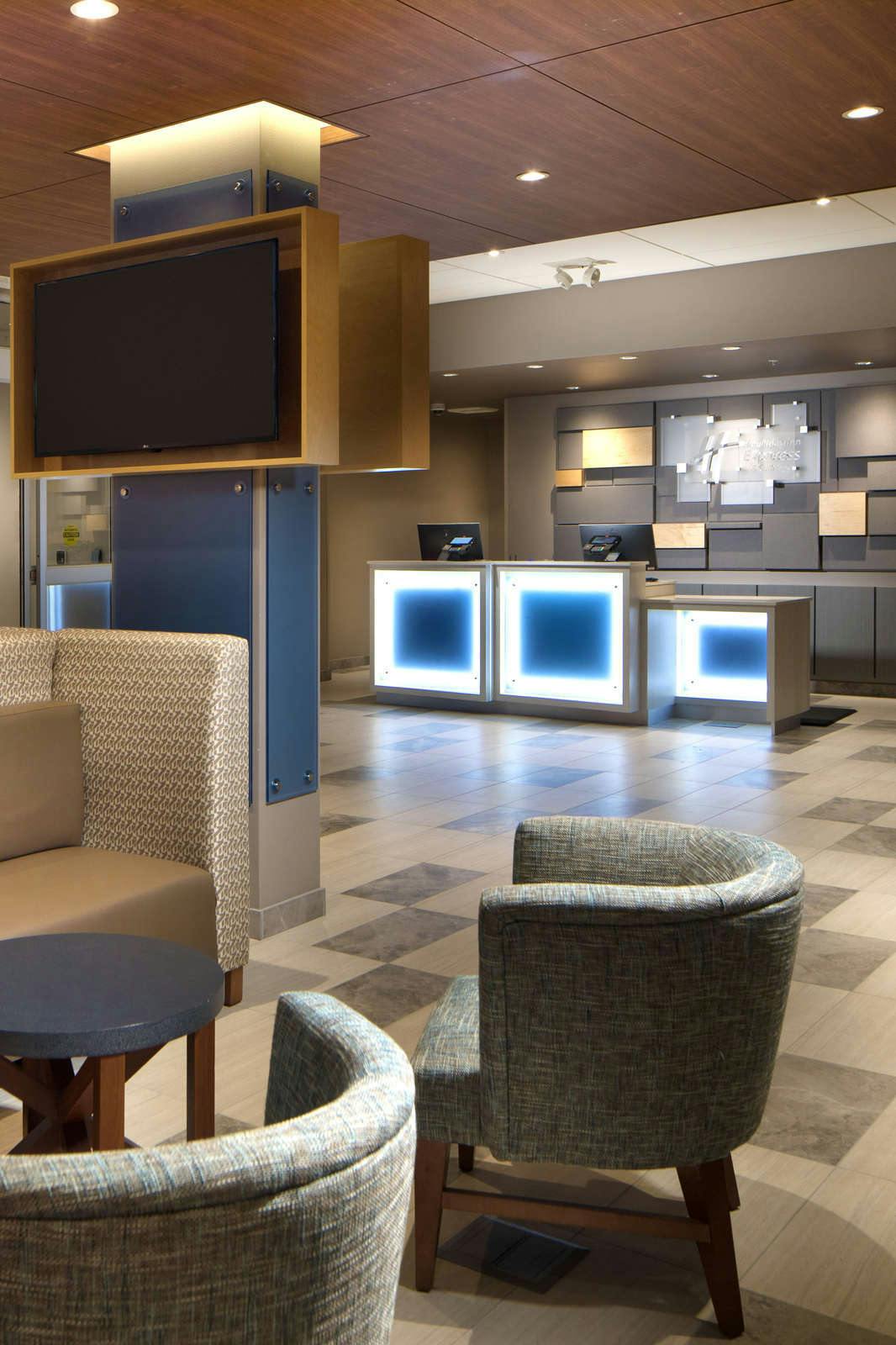 Hotel Holiday Inn Express & Suites Portland Airport - Cascade Station photo 5