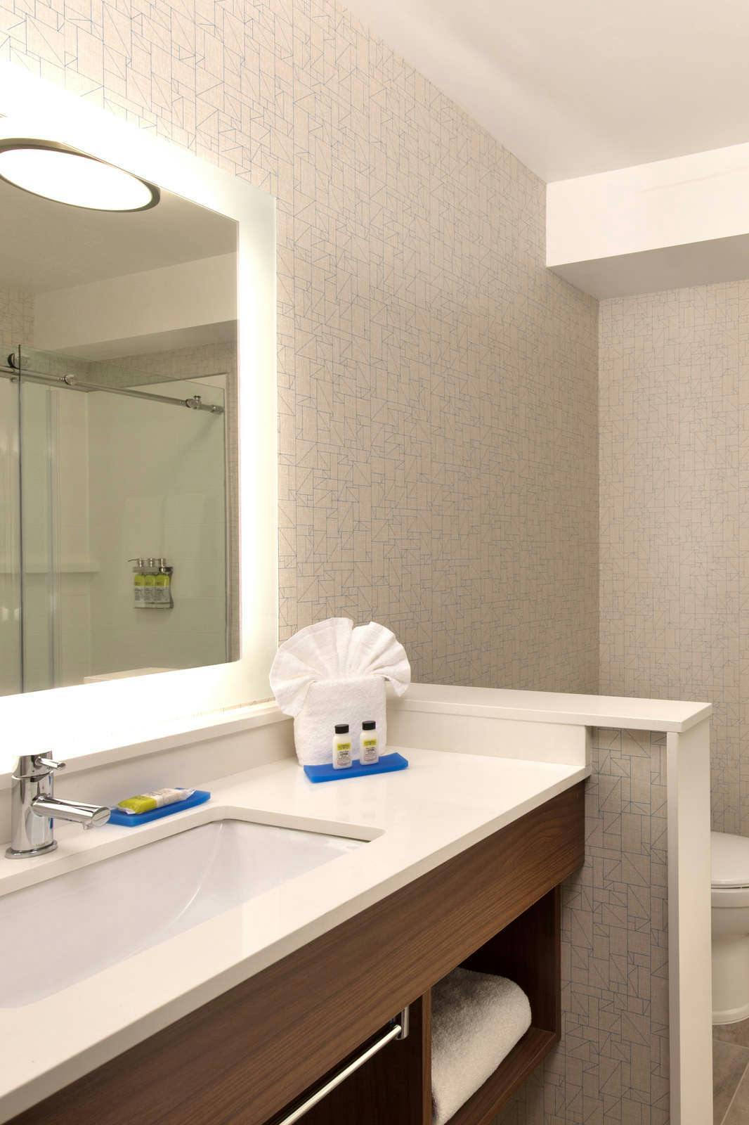 Hotel Holiday Inn Express & Suites Portland Airport - Cascade Station photo 4