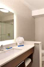 Hotel Holiday Inn Express & Suites Portland Airport - Cascade Station photo 4