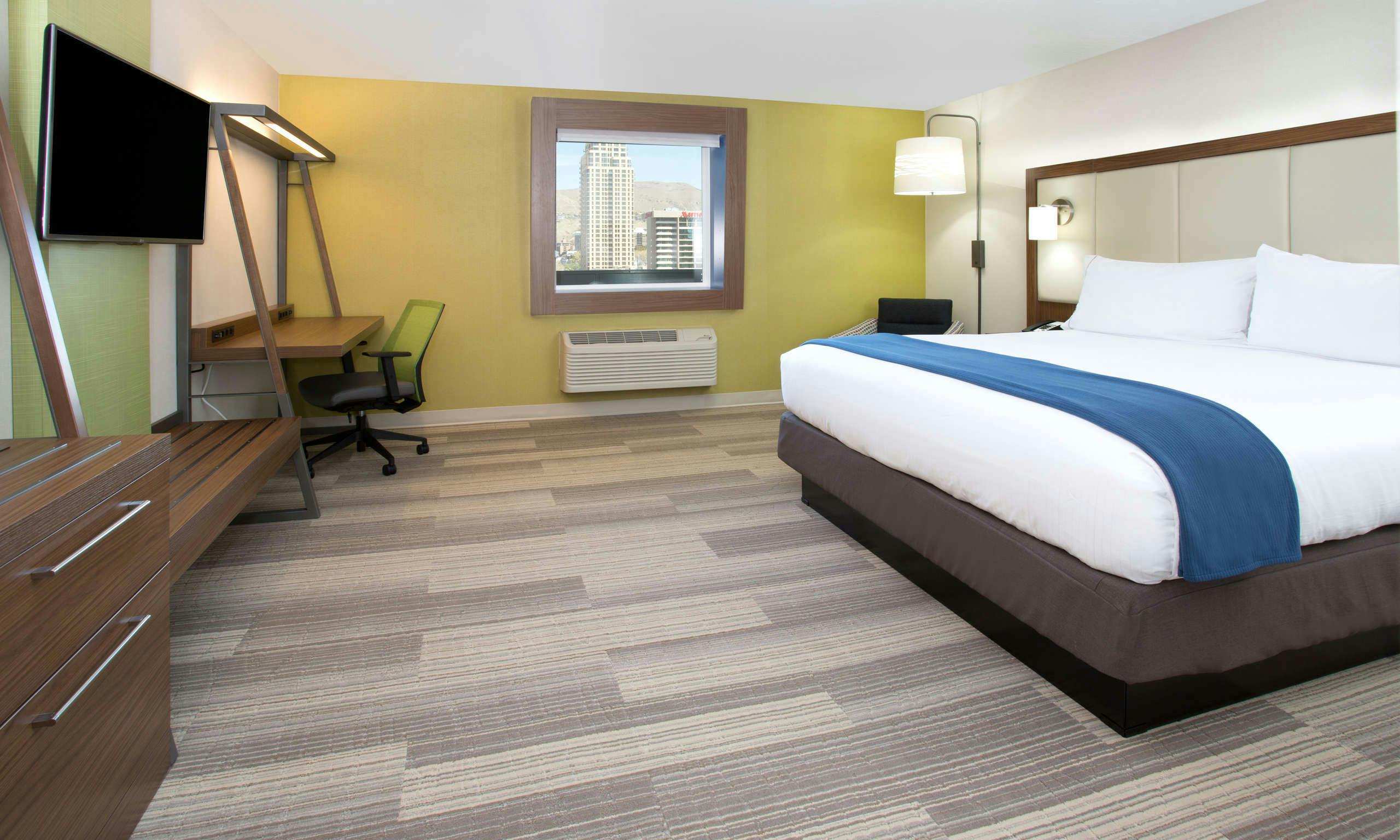 Holiday Inn Express & Suites Farmers Branch