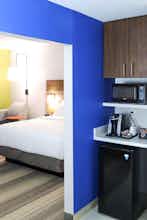 Hotel Holiday Inn Express & Suites Houston IAH - Beltway 8, an IHG Hotel photo 3