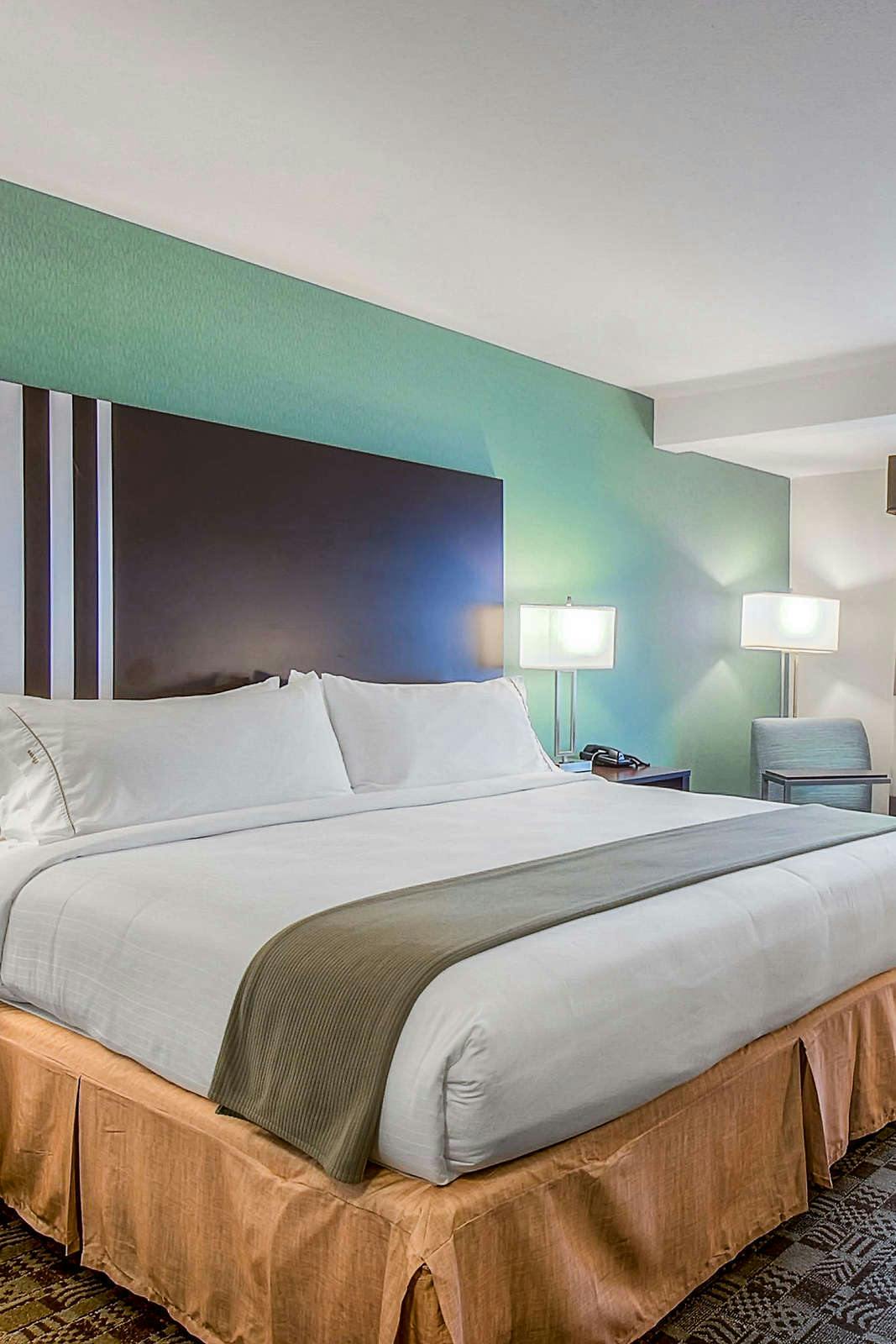 Hotel Holiday Inn Express Carlsbad Beach photo 4