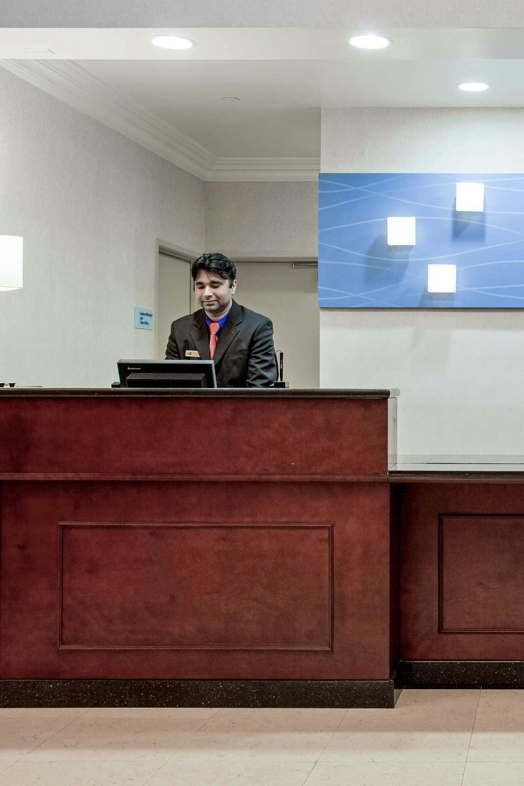 Hotel Holiday Inn Express LAX-Hawthorne photo 3