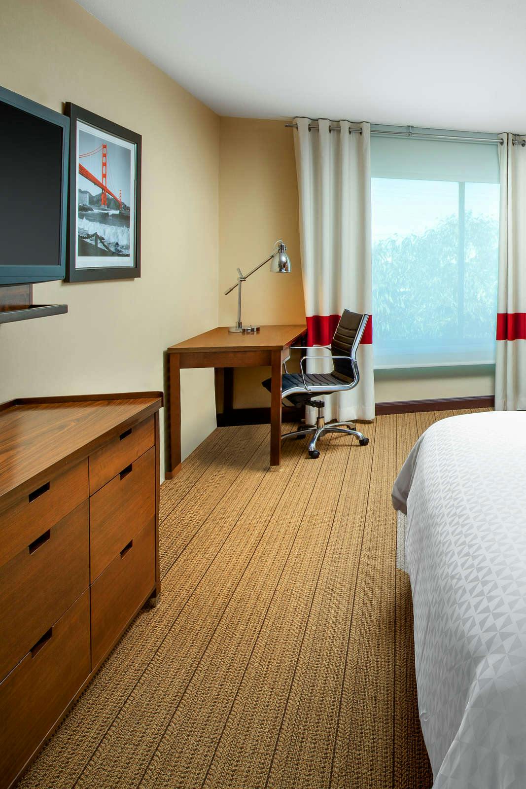 Hotel FOUR POINTS BY SHERATON HOTEL & SUITES SAN FRANCISCO AIRPORT photo 4