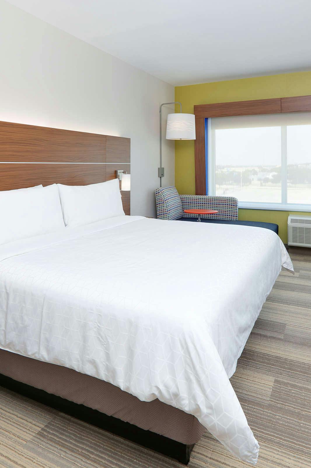 Hotel Holiday Inn Express & Suites Dallas NW Hwy - Love Field photo 1