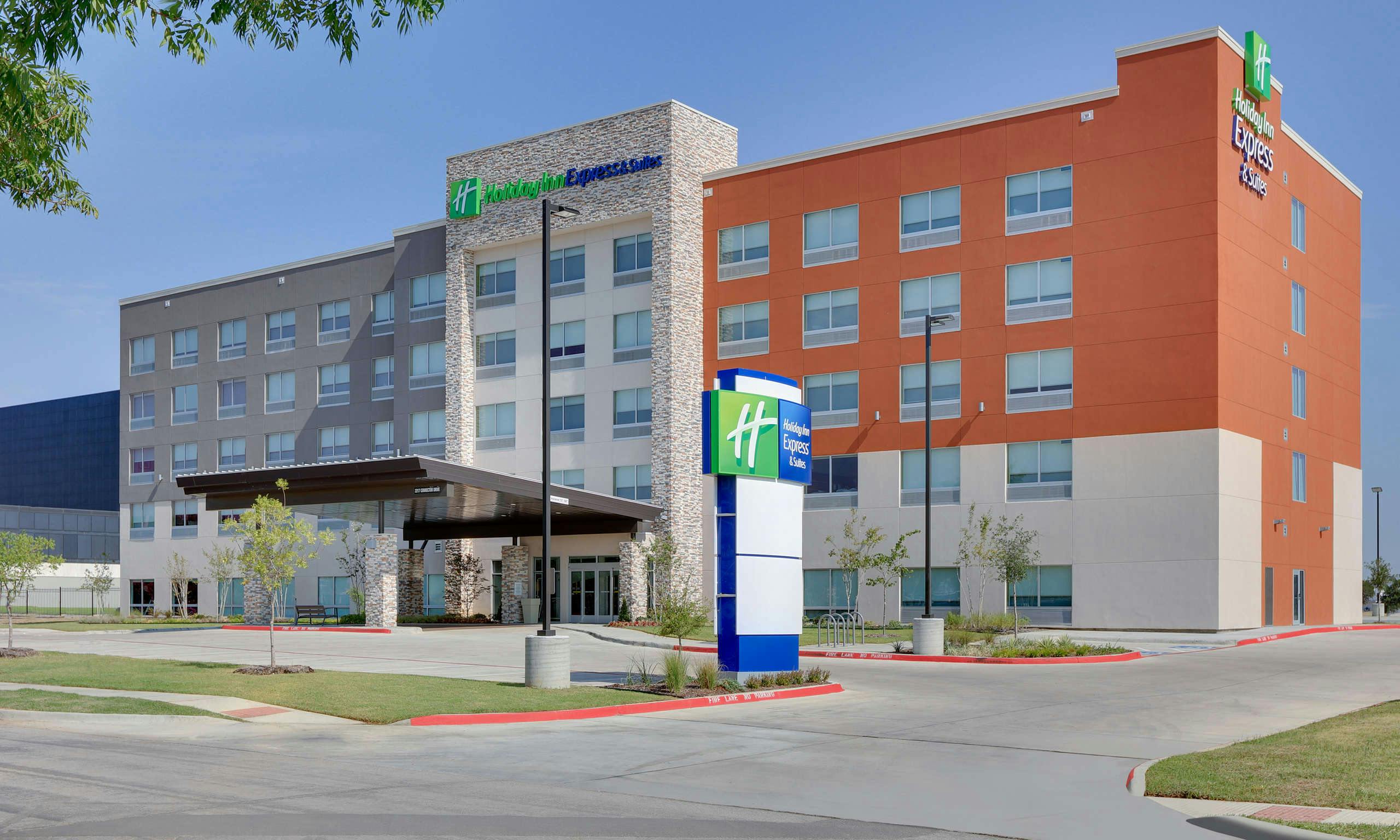 Holiday Inn Express & Suites Dallas NW Hwy - Love Field