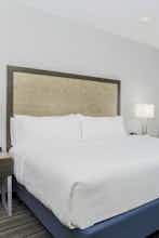Hotel Holiday Inn Express & Suites Houston - Hobby Airport Area photo 2
