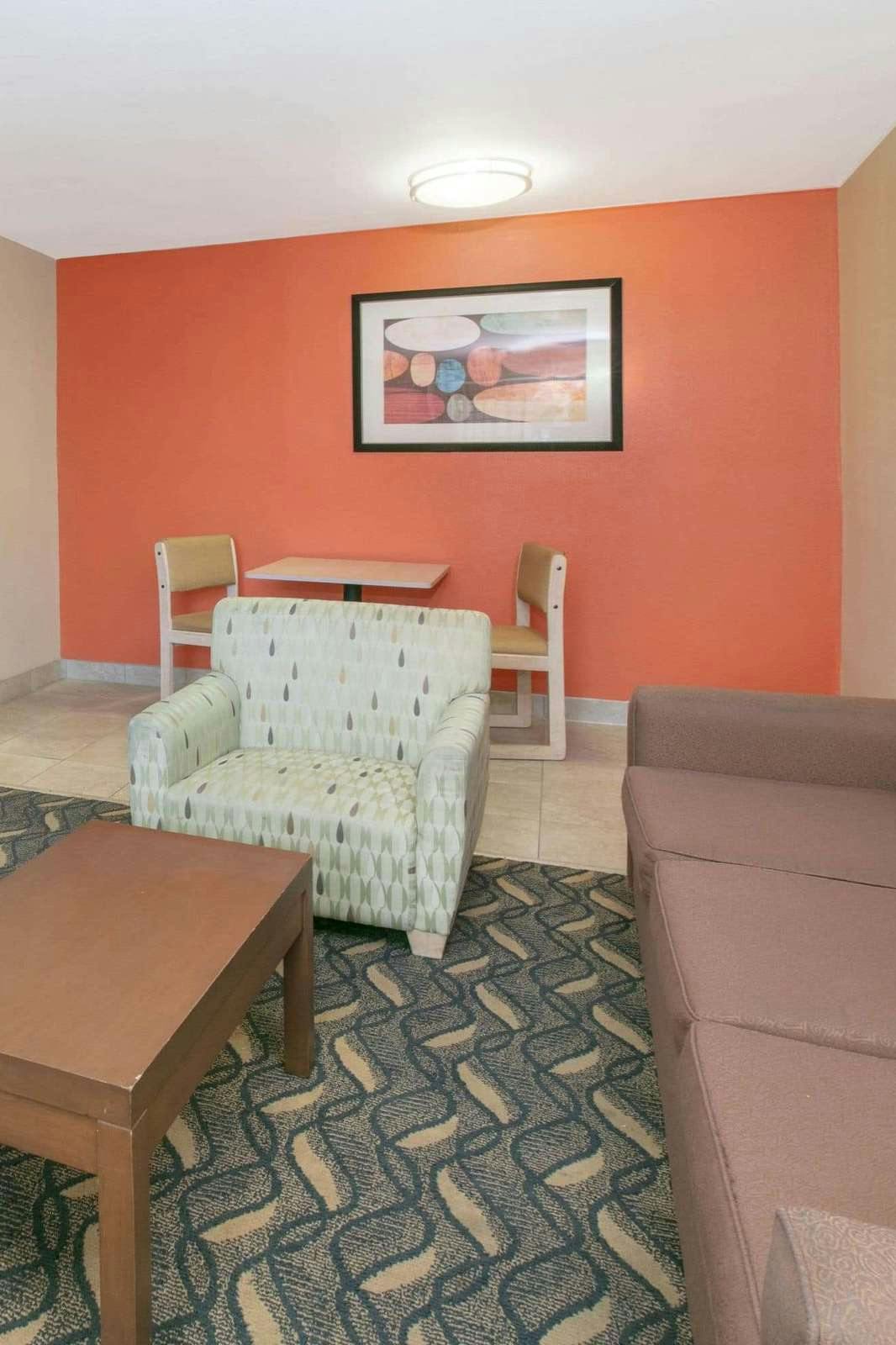 Days Inn Suites By Wyndham Arlington Near Six Flags Arlington