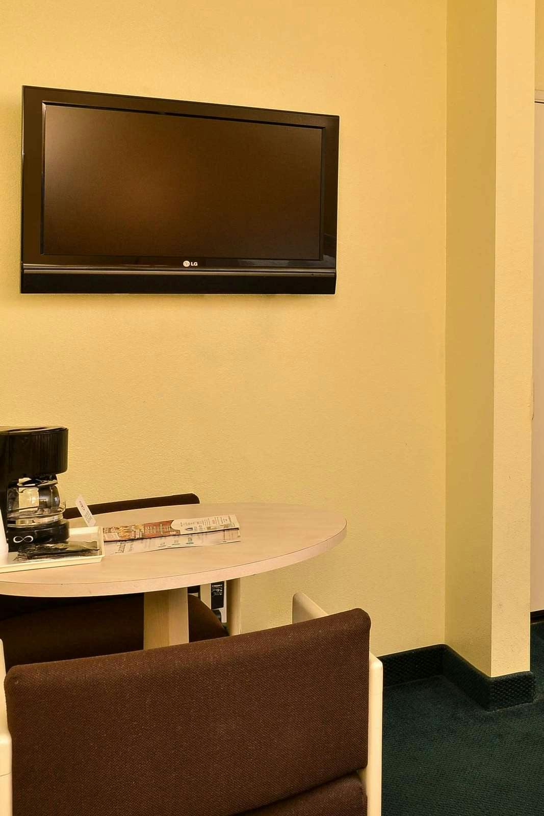 Hotel Americas Best Value Inn & Suites Anaheim Convention Center photo 3