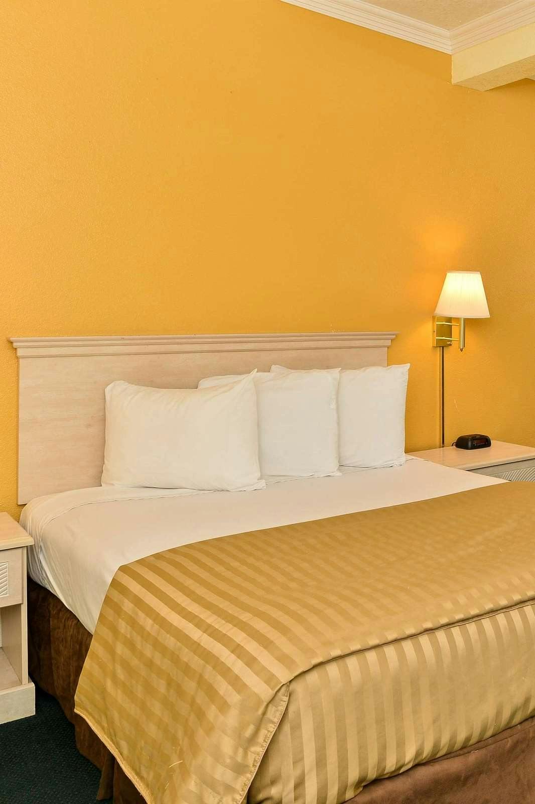 Hotel Americas Best Value Inn & Suites Anaheim Convention Center photo 1