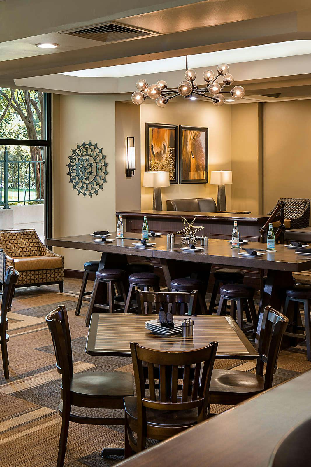 Hotel Embassy Suites by Hilton Dallas Love Field photo 5