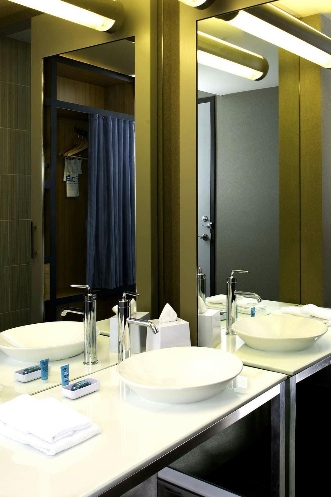 Hotel Aloft Green Bay photo 4