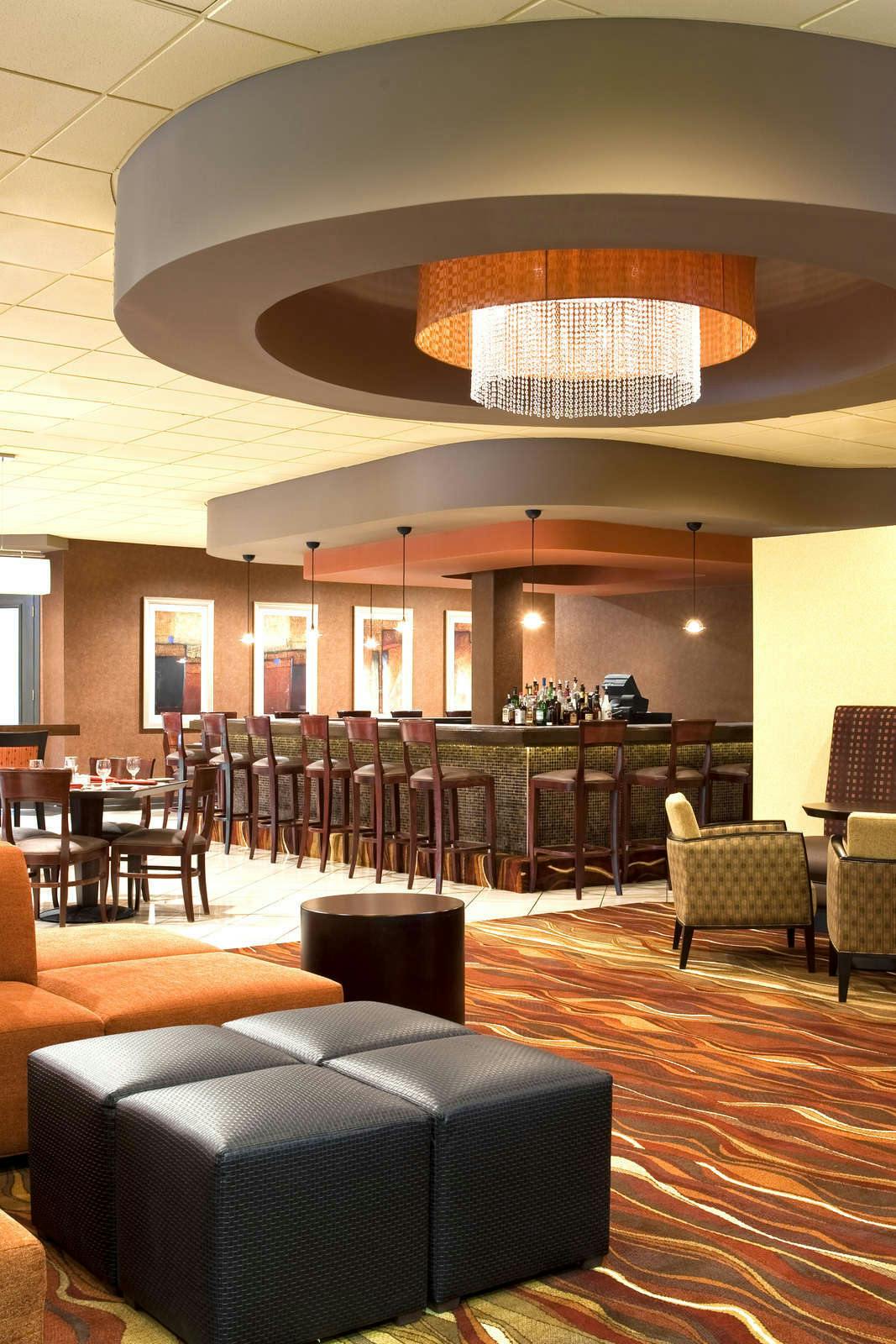 Hotel Four Points by Sheraton Milwaukee North Shore photo 1