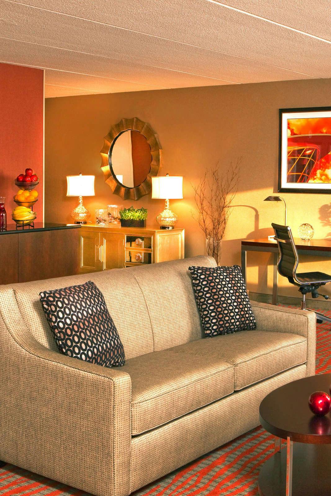 Hotel Four Points by Sheraton Milwaukee North Shore photo 4