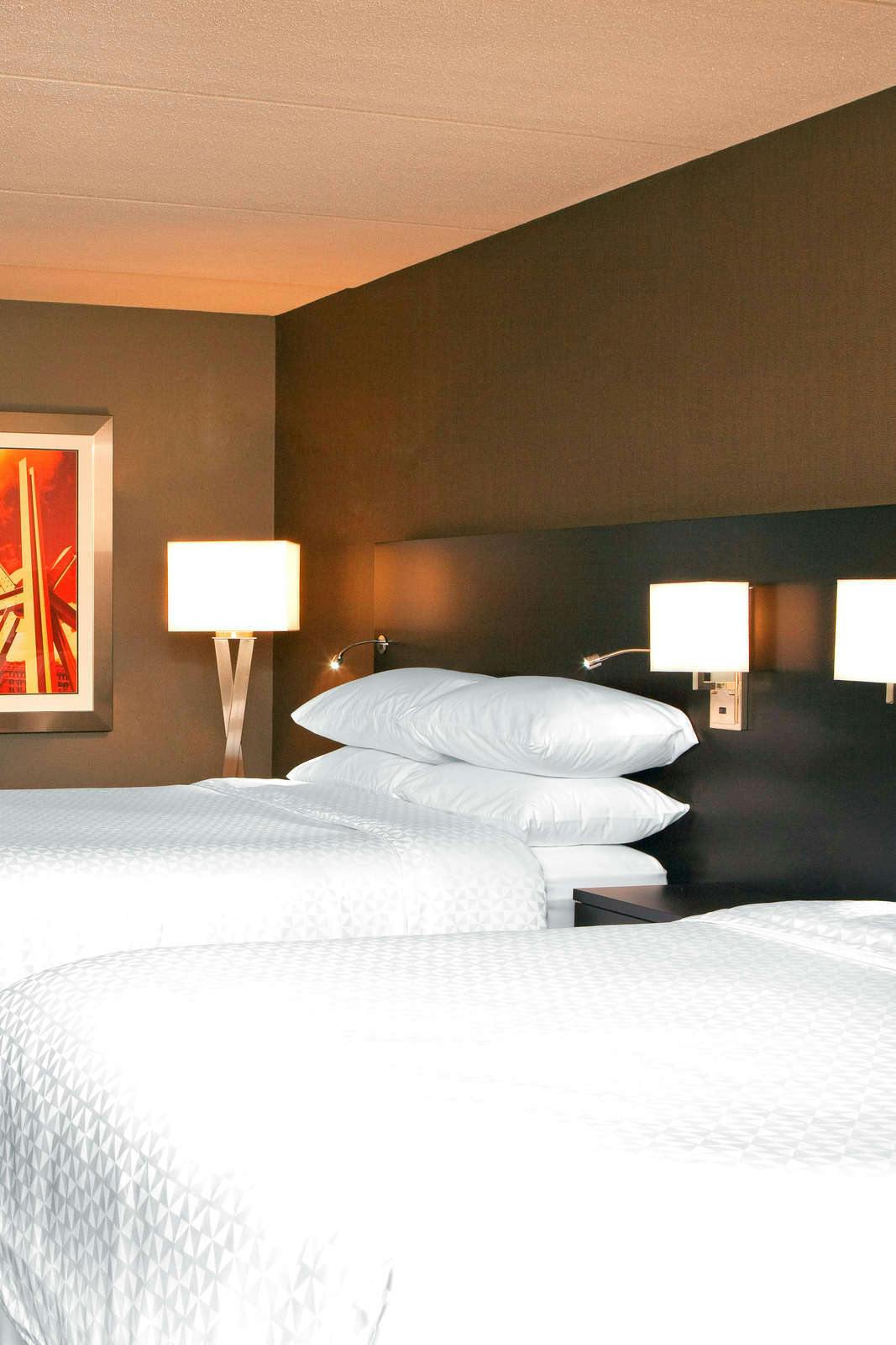 Hotel Four Points by Sheraton Milwaukee North Shore photo 2