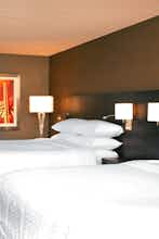Hotel Four Points by Sheraton Milwaukee North Shore photo 2