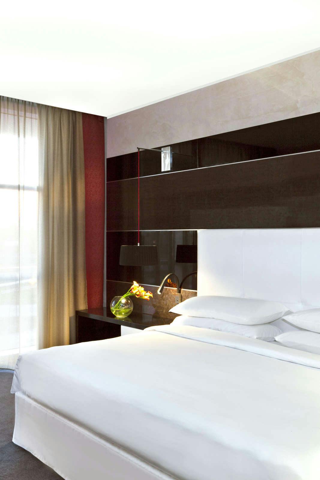 Hotel Sheraton Milan Malpensa Airport Hotel & Conference Center photo 2
