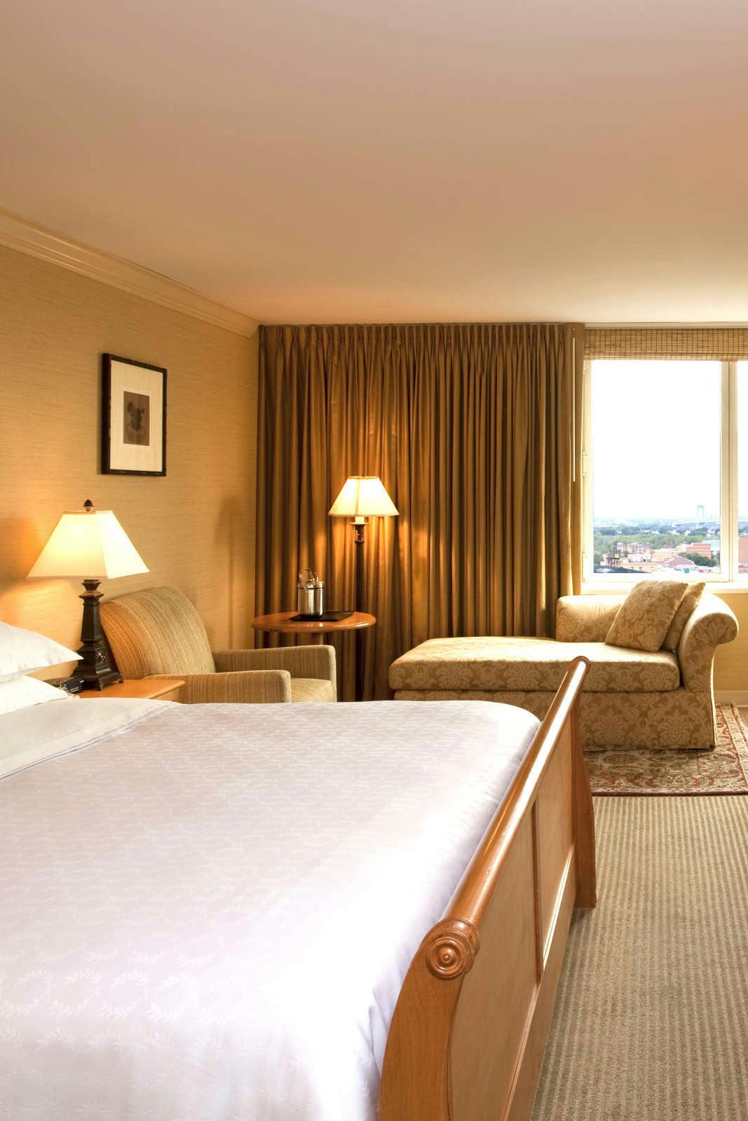 Hotel Sheraton LaGuardia East Hotel photo 2