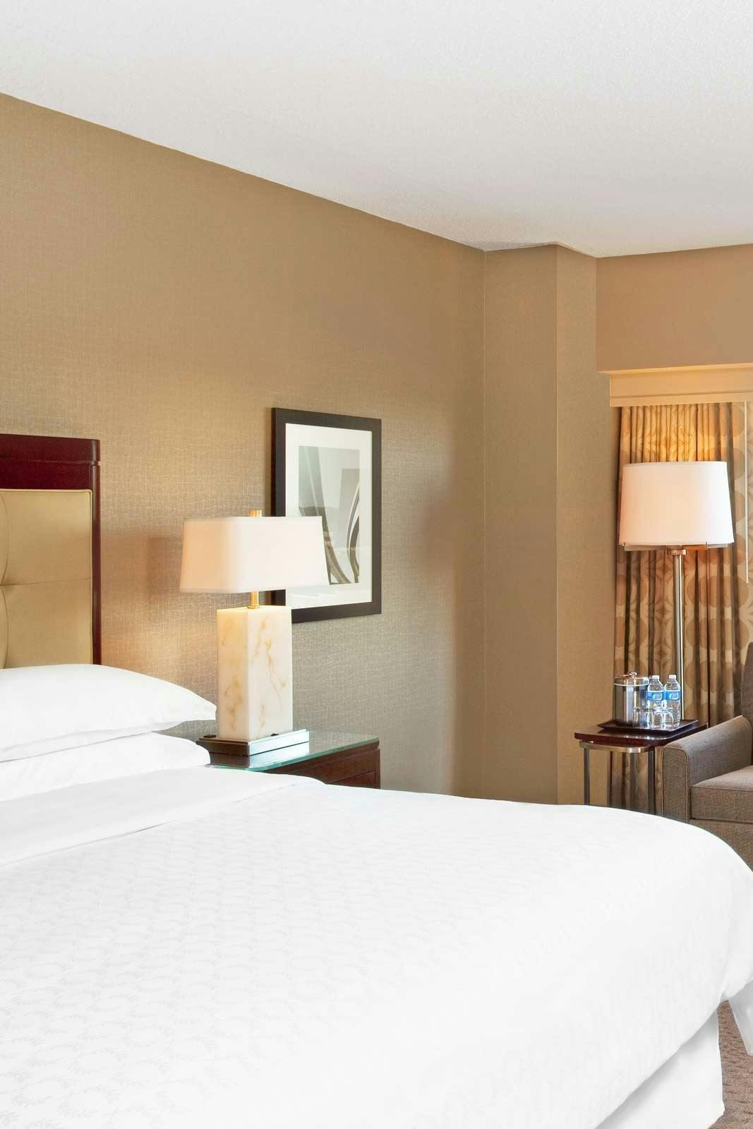 Hotel Sheraton Indianapolis Hotel at Keystone Crossing photo 3