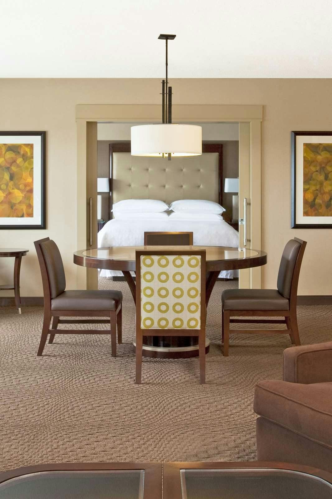 Hotel Sheraton Indianapolis Hotel at Keystone Crossing photo 4