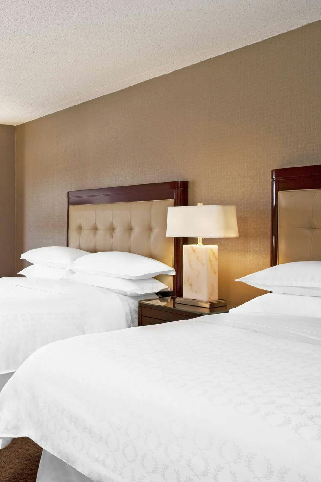 Hotel Sheraton Indianapolis Hotel at Keystone Crossing photo 2