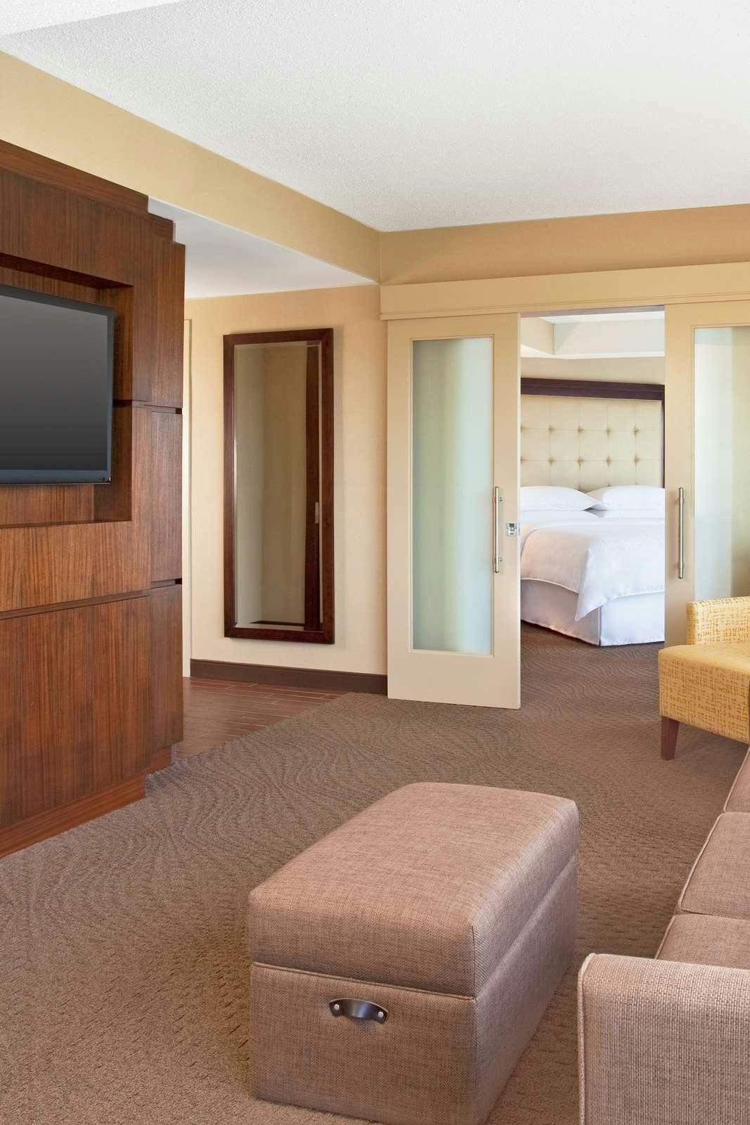 Hotel Sheraton Indianapolis Hotel at Keystone Crossing photo 5