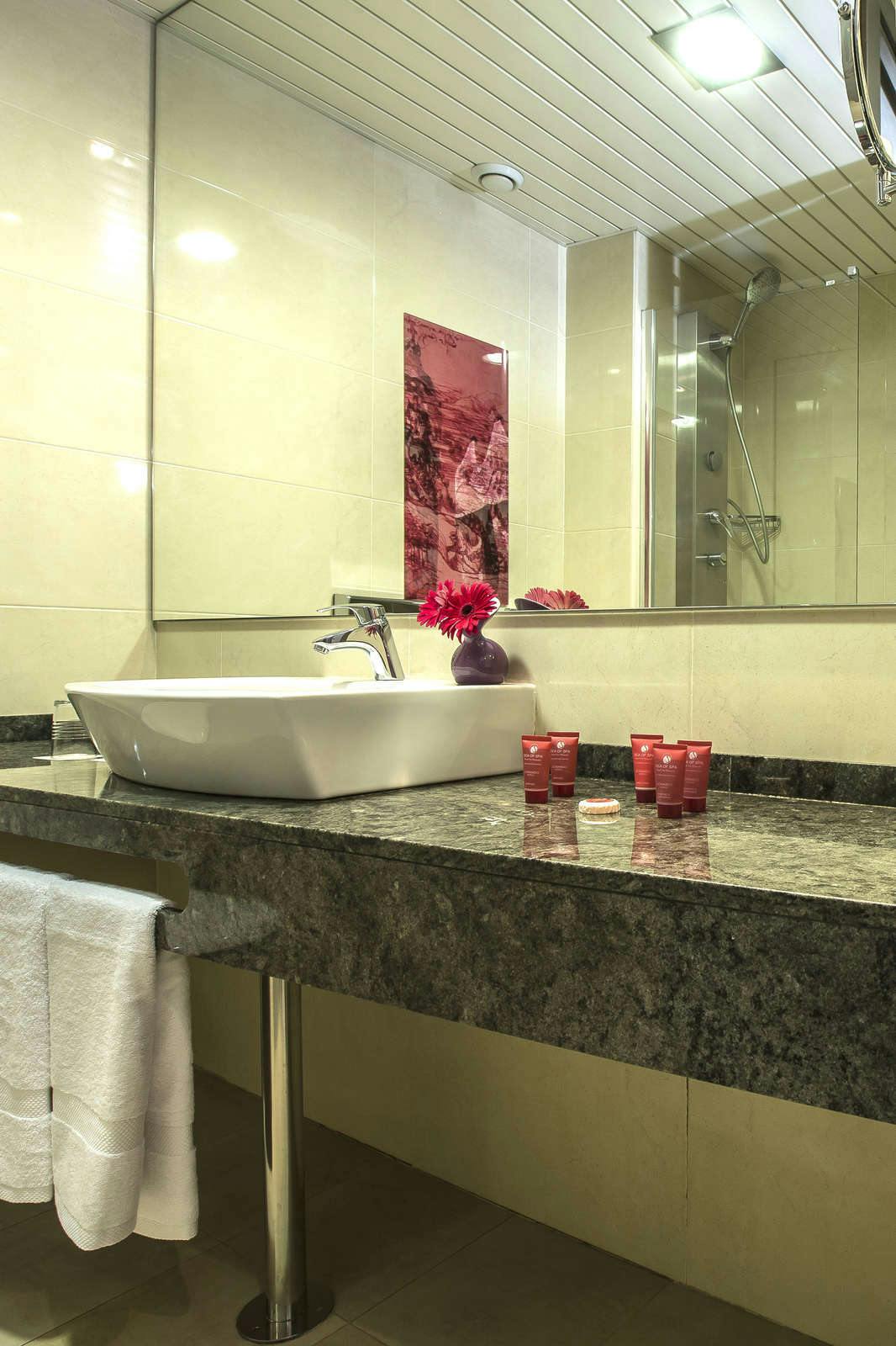 Hotel Leonardo Hotel Barcelona Las Ramblas photo 5