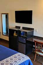 Hotel Americas Best Value Inn Brownsville Padre Island Highway photo 3