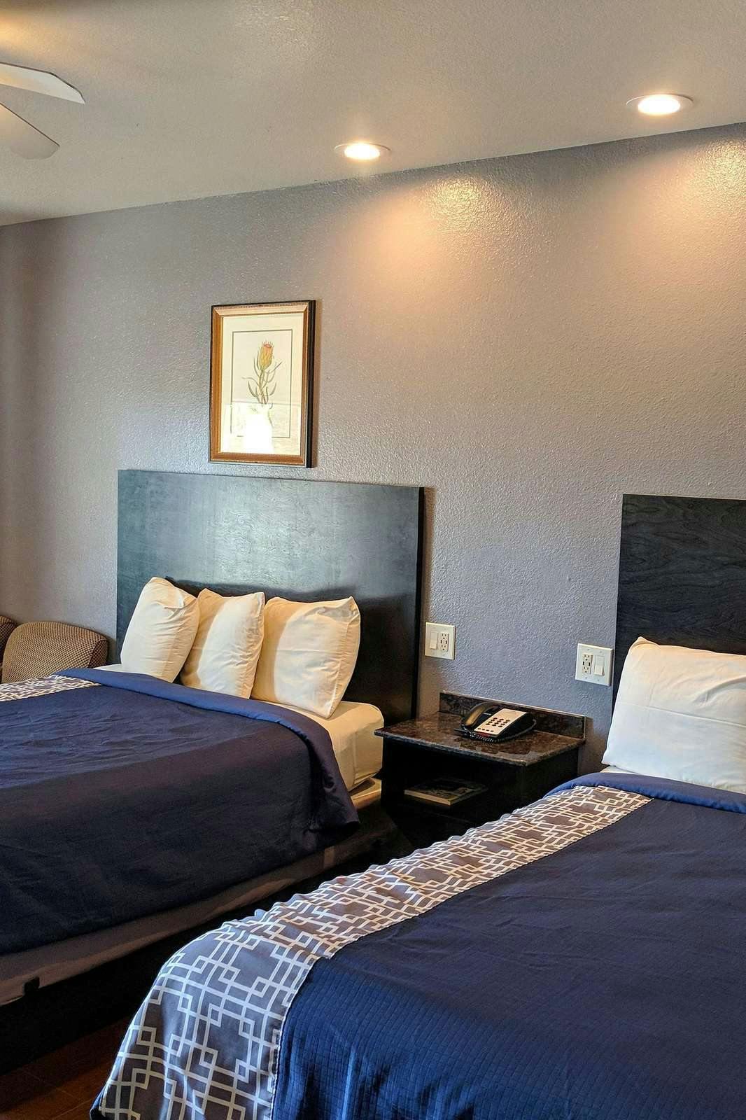 Hotel Americas Best Value Inn Brownsville Padre Island Highway photo 2