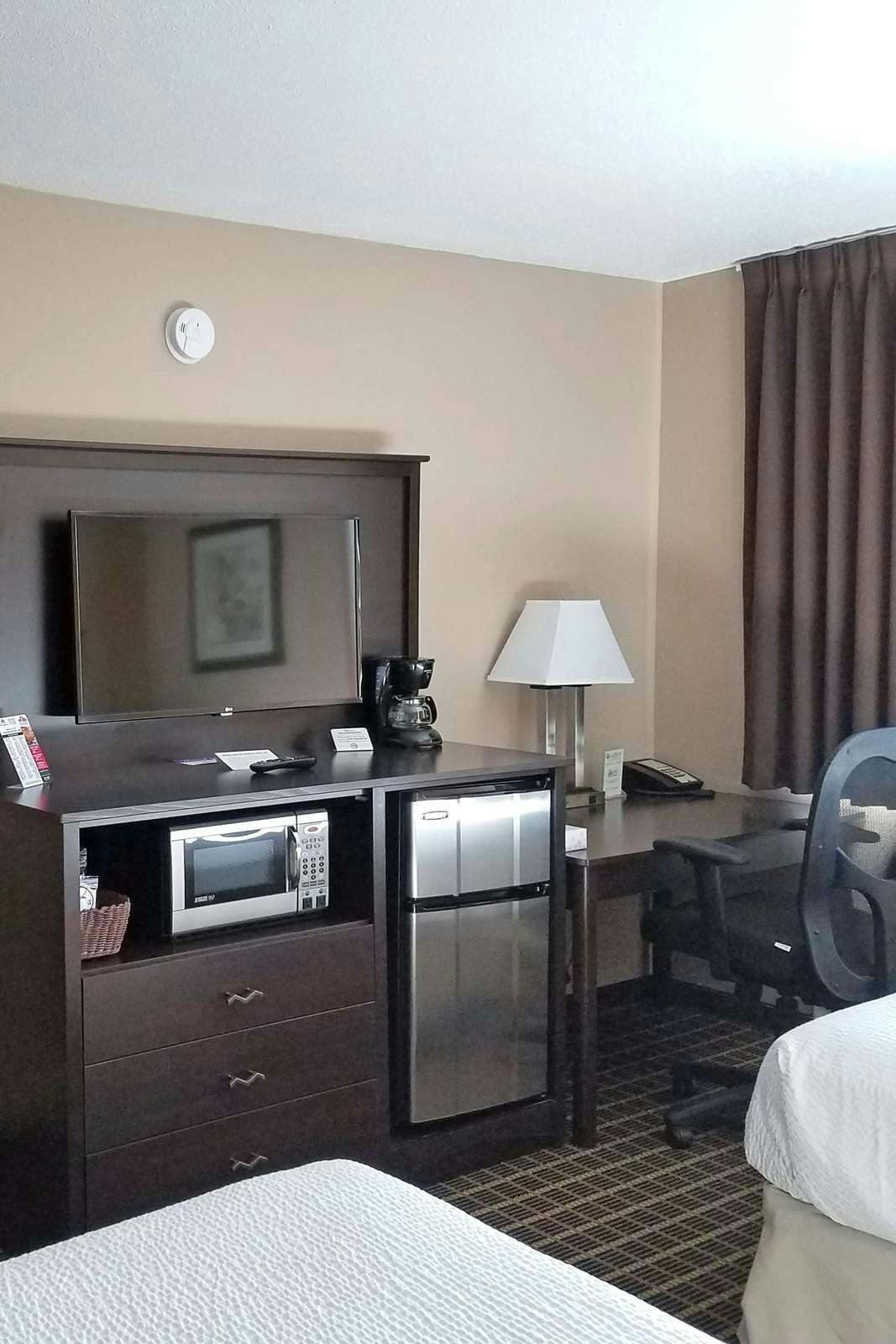 Hotel Americas Best Value Inn & Suites Bismarck photo 4