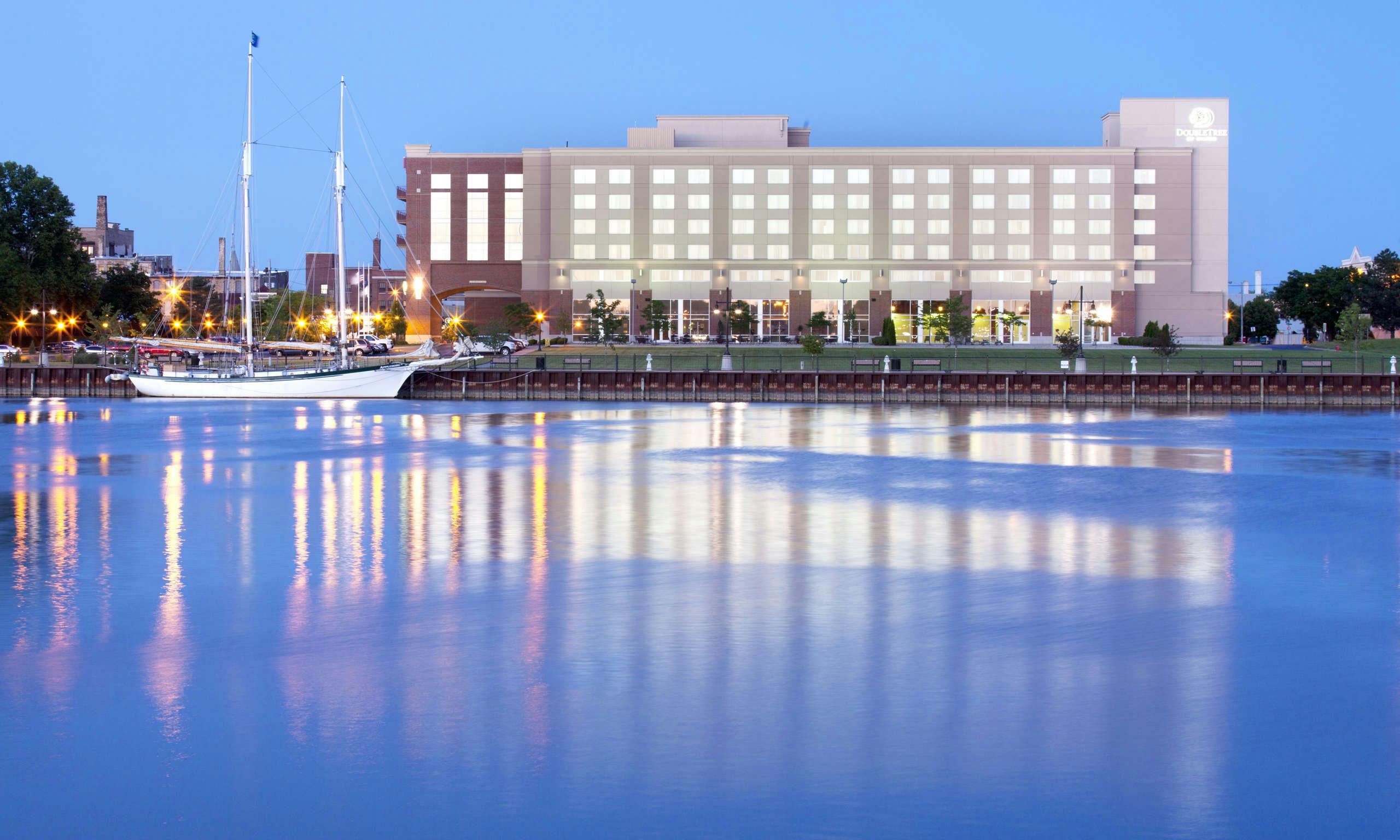 DoubleTree by Hilton Hotel Bay City - Riverfront