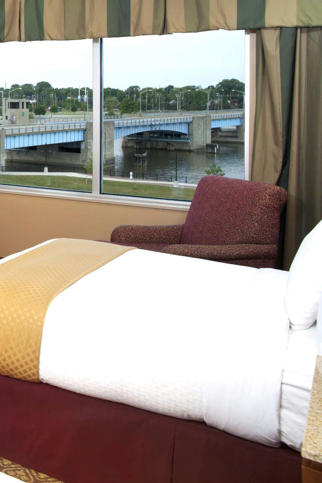 Hotel DoubleTree by Hilton Hotel Bay City - Riverfront photo 4