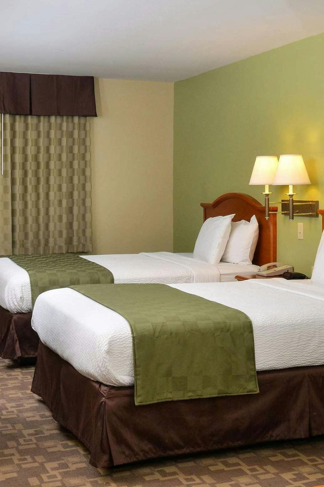 Hotel Americas Best Value Inn & Suites University Ave photo 2