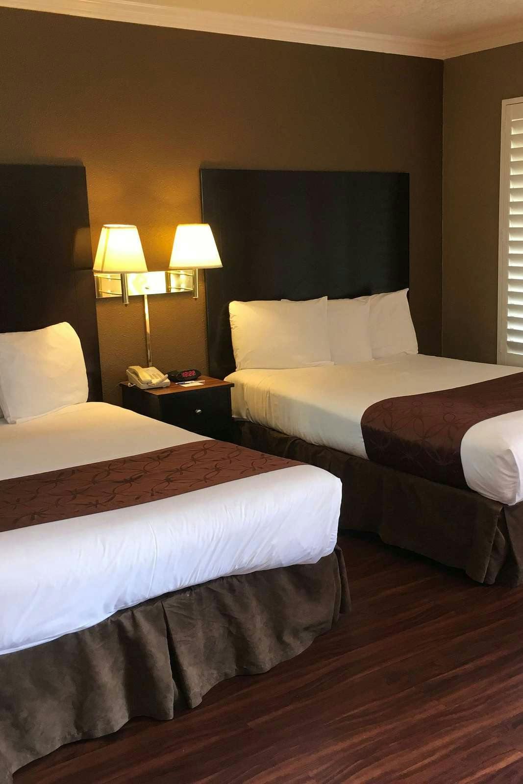 Hotel Americas Best Value Inn & Suites Anaheim Convention Center photo 2