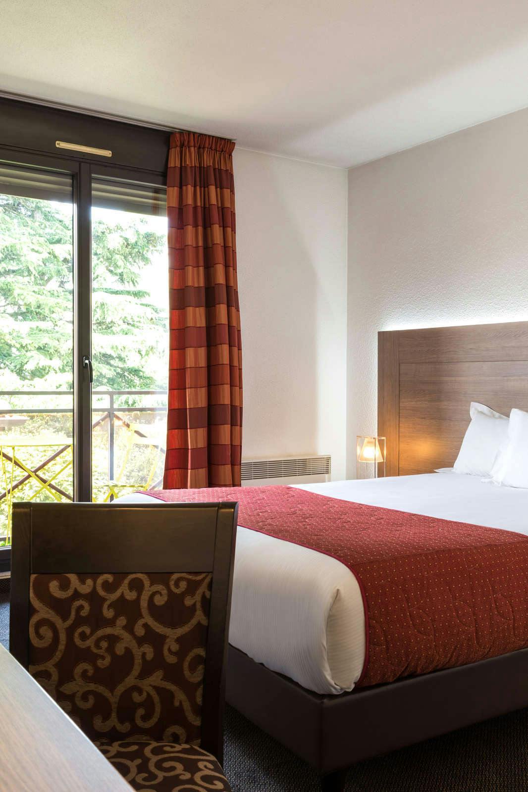 Hotel The Originals City, Hotel Les Amandiers, Tain lÕHermitage photo 2