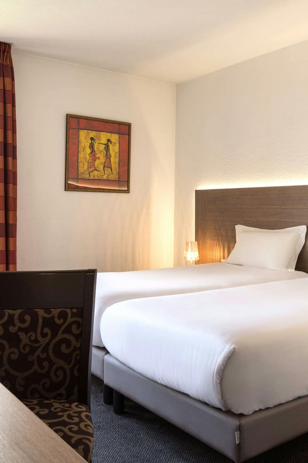 Hotel The Originals City, Hotel Les Amandiers, Tain lÕHermitage photo 4