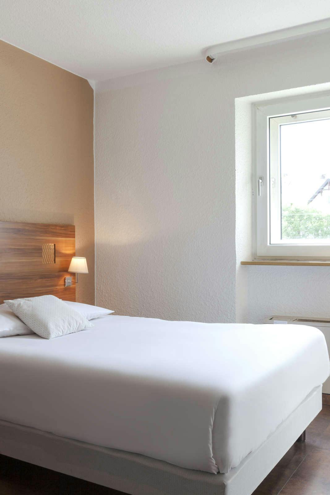 Hotel Hotel The Originals Colmar Gare photo 3