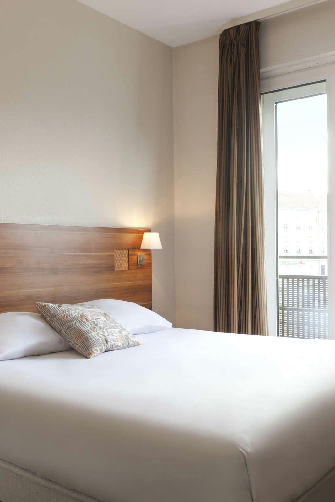 Hotel Hotel The Originals Colmar Gare photo 4