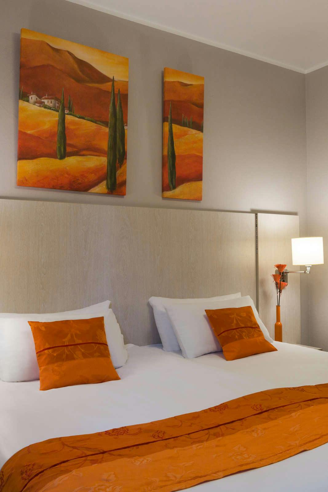 Hotel Hotel The Originals Dreux Nord La Dousseine photo 1