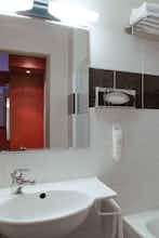 Hotel The Originals City, Hotel Ascotel, Lille Est Grand Stade photo 4