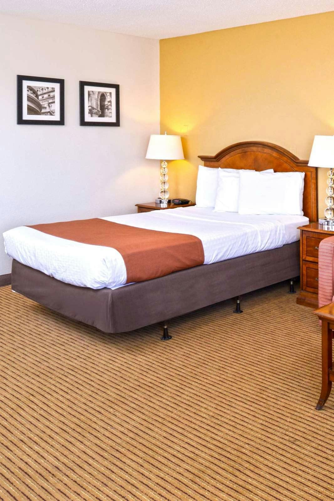 Hotel Americas Best Value Inn Plattsburgh photo 1