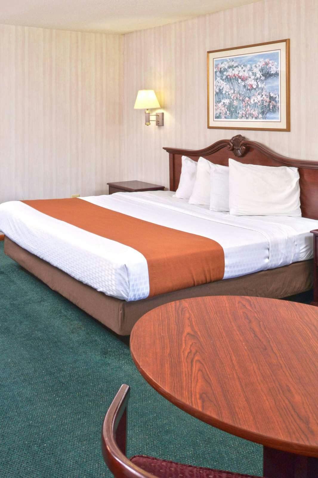 Hotel Americas Best Value Inn Plattsburgh photo 2