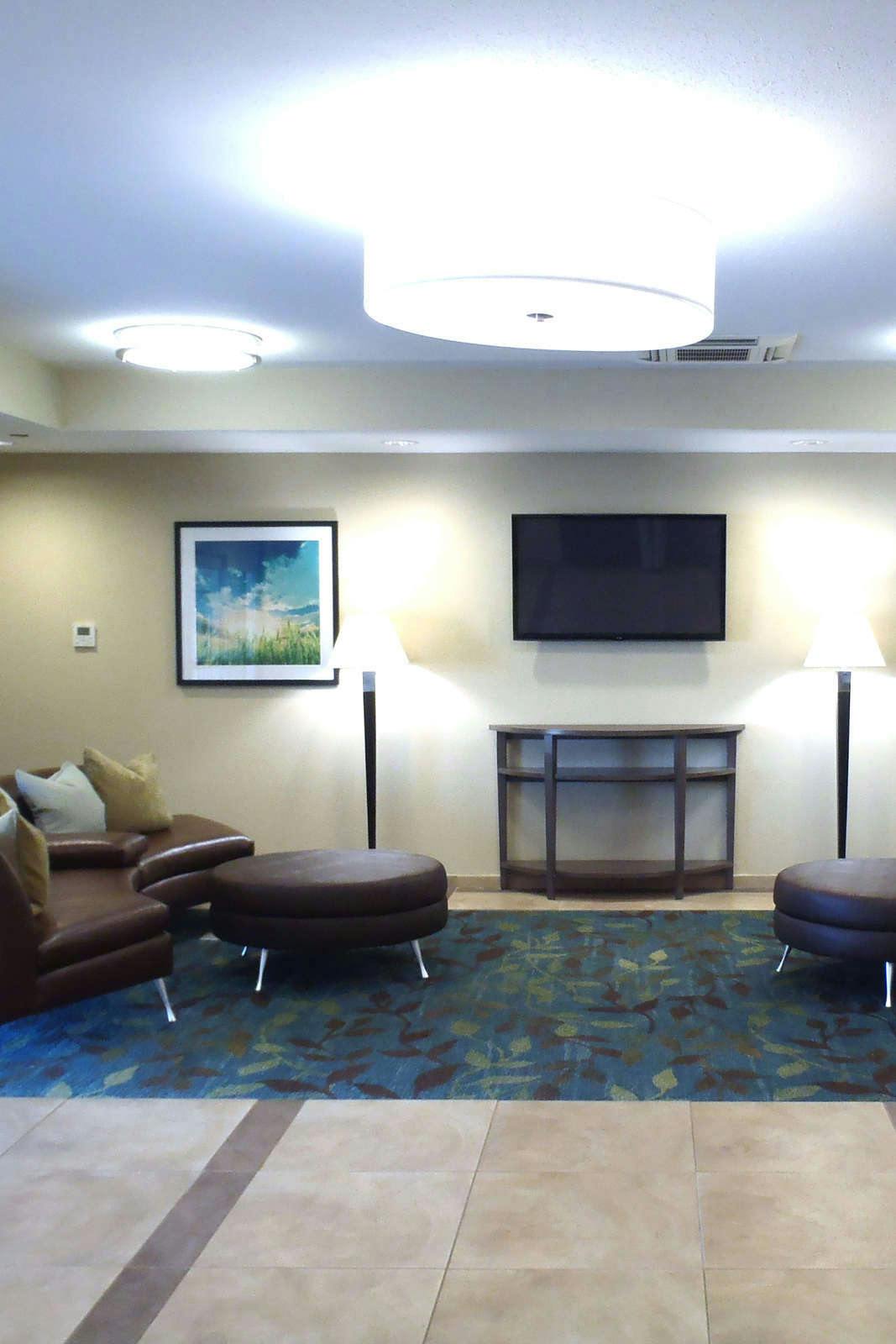 Hotel Candlewood Suites Columbus Northeast photo 3